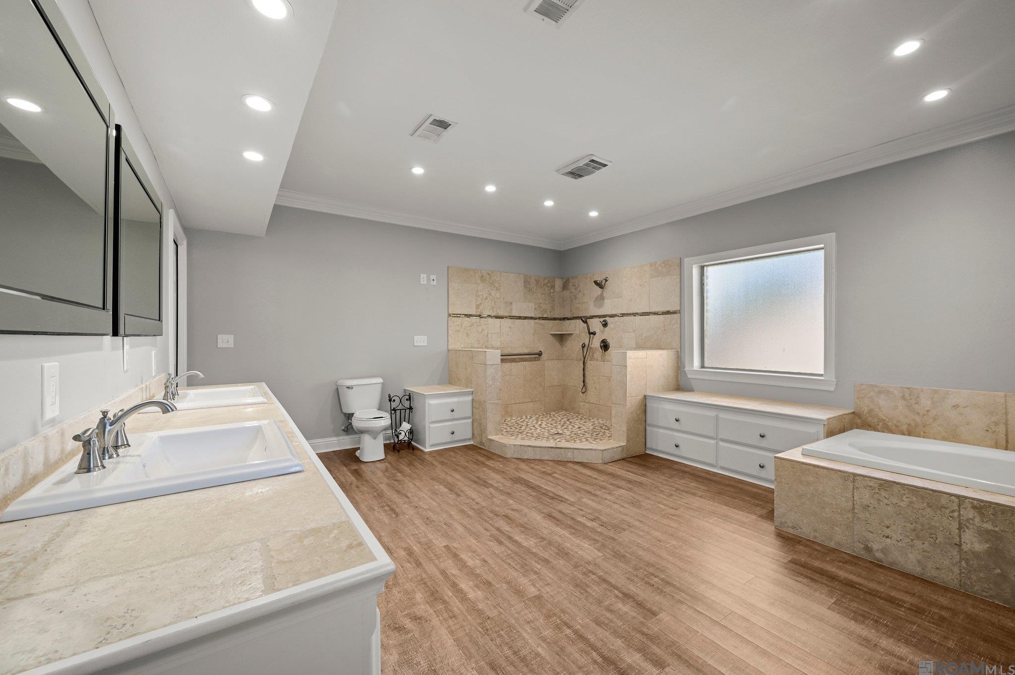 1750 Live Oak Dr