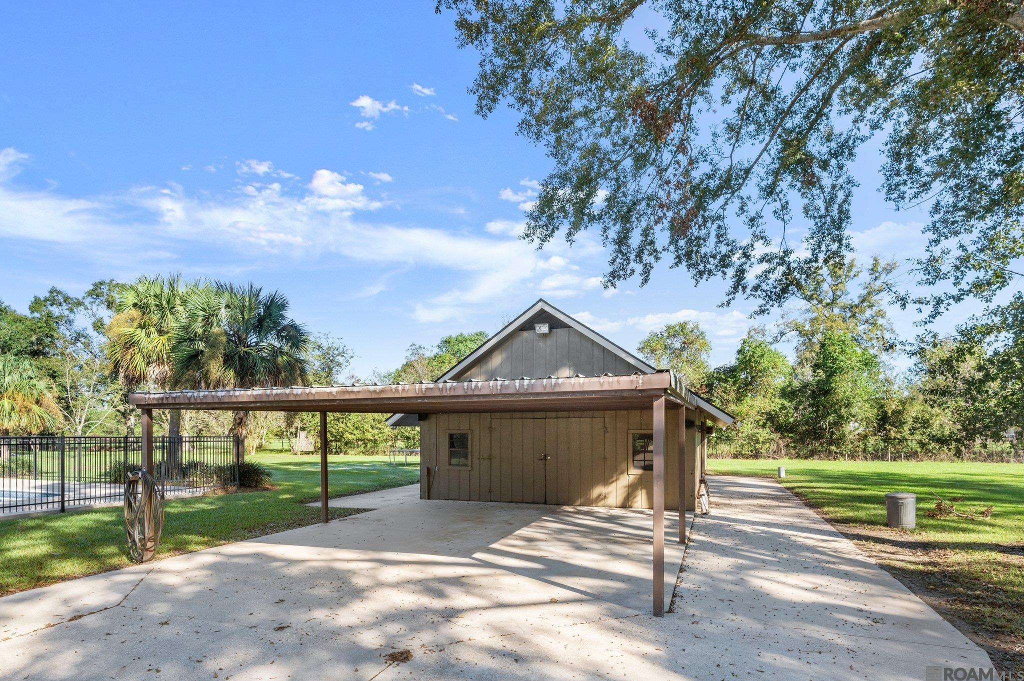 1750 Live Oak Dr