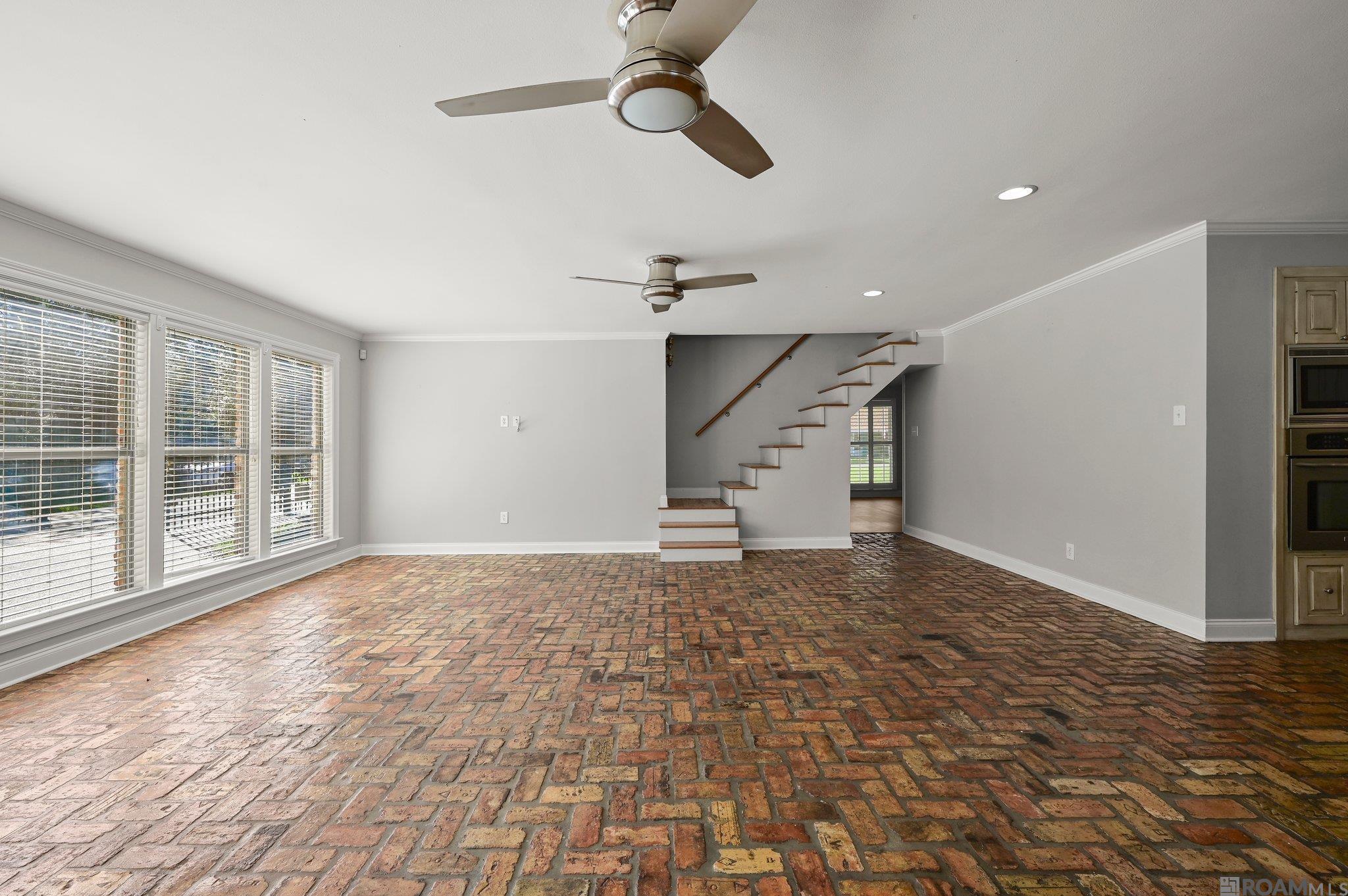 1750 Live Oak Dr