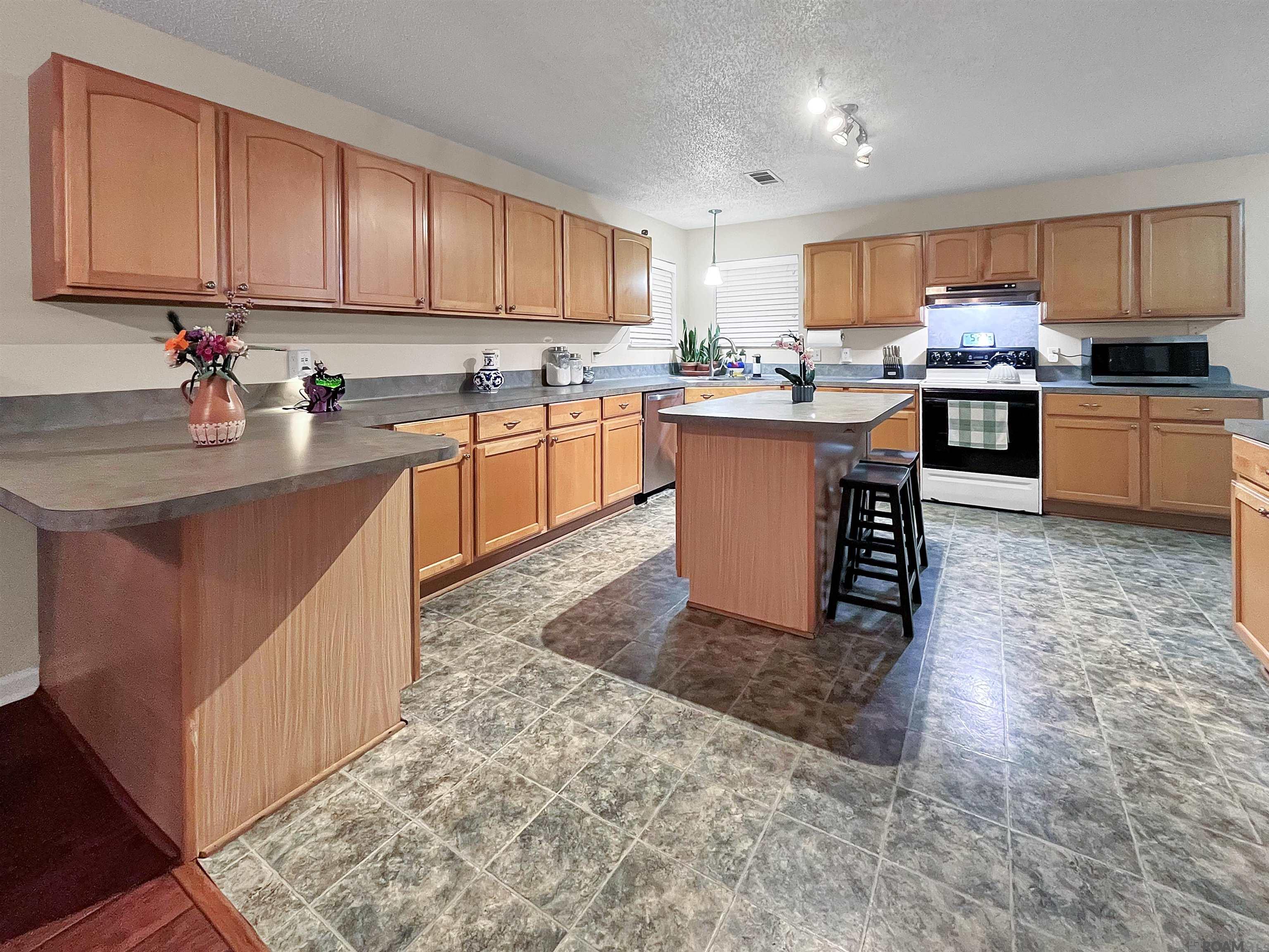 756 Lynn Dr