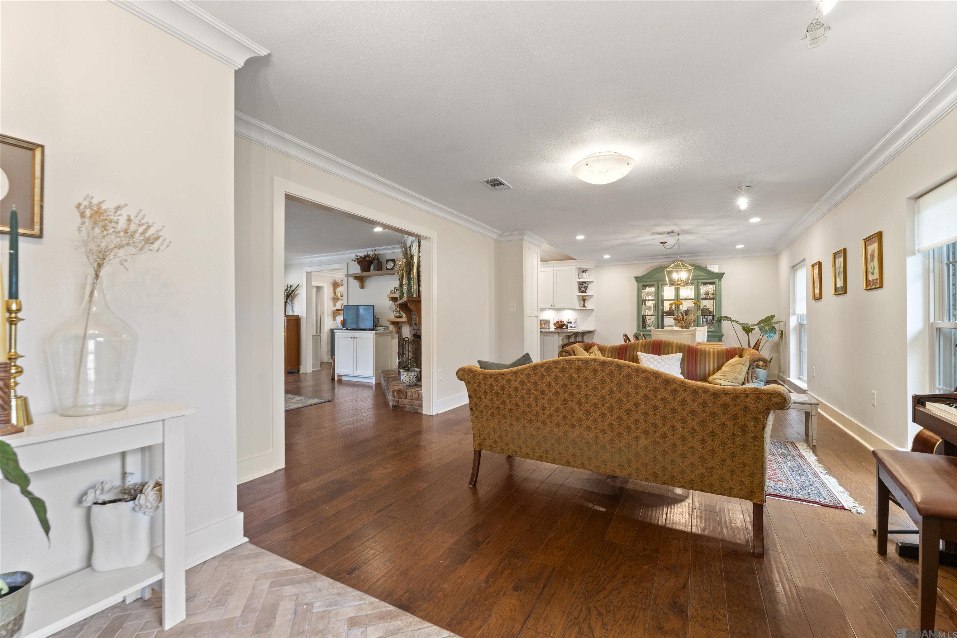 945 Heather Dr