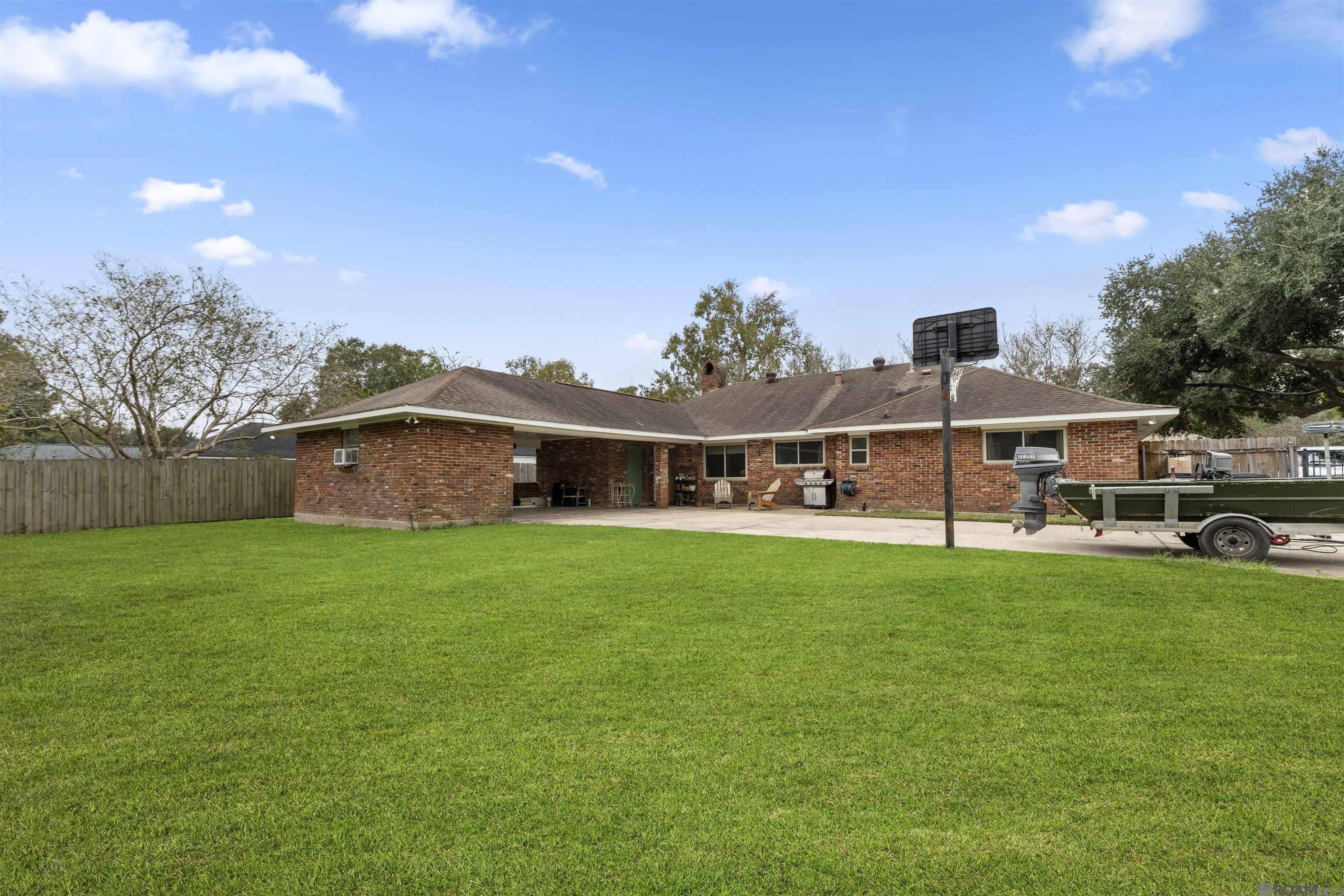 945 Heather Dr