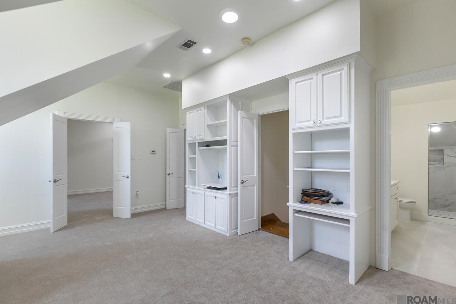 23421 Sunnyside Ln