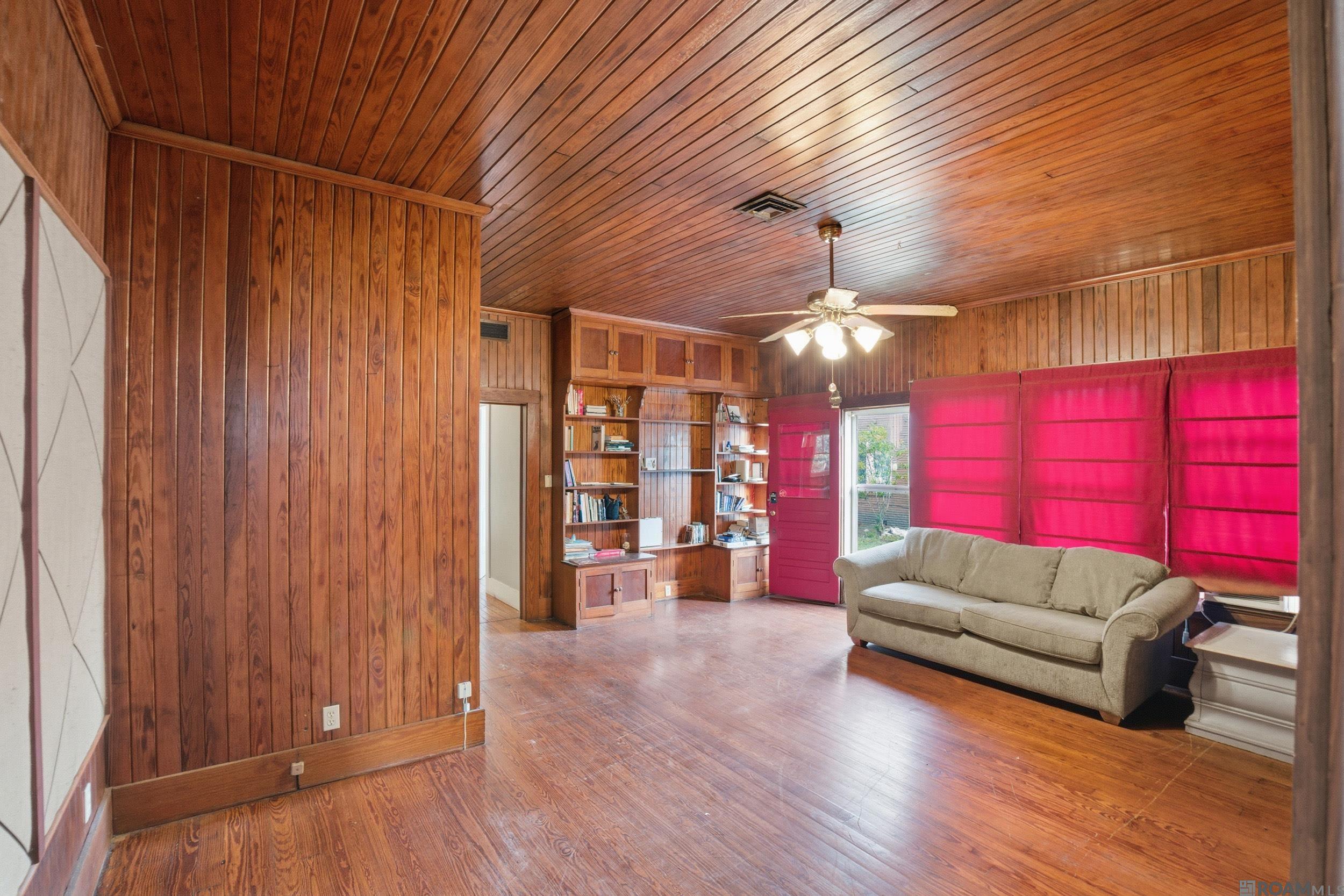 1709 W University Ave