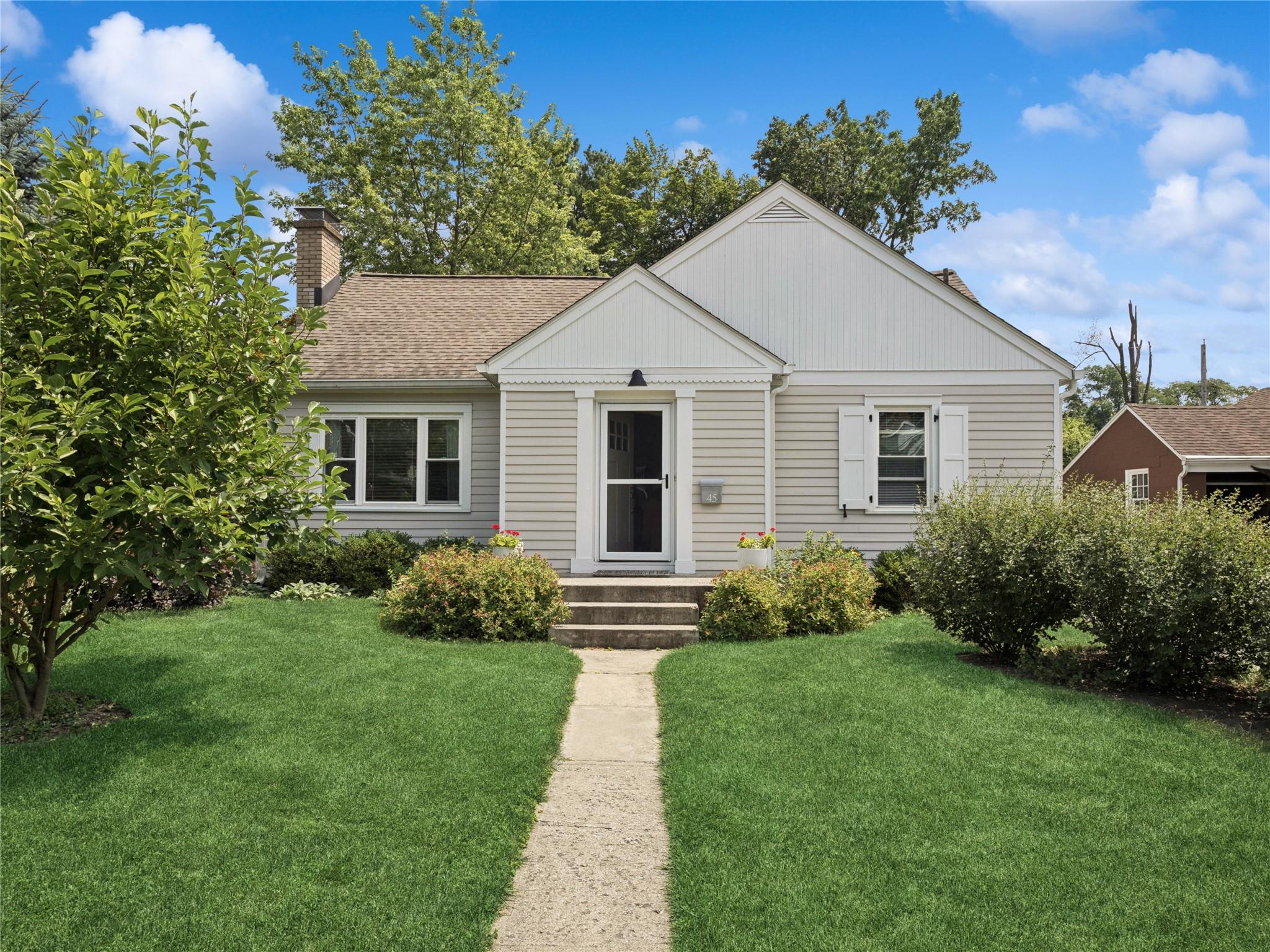 45 Oakwood Boulevard