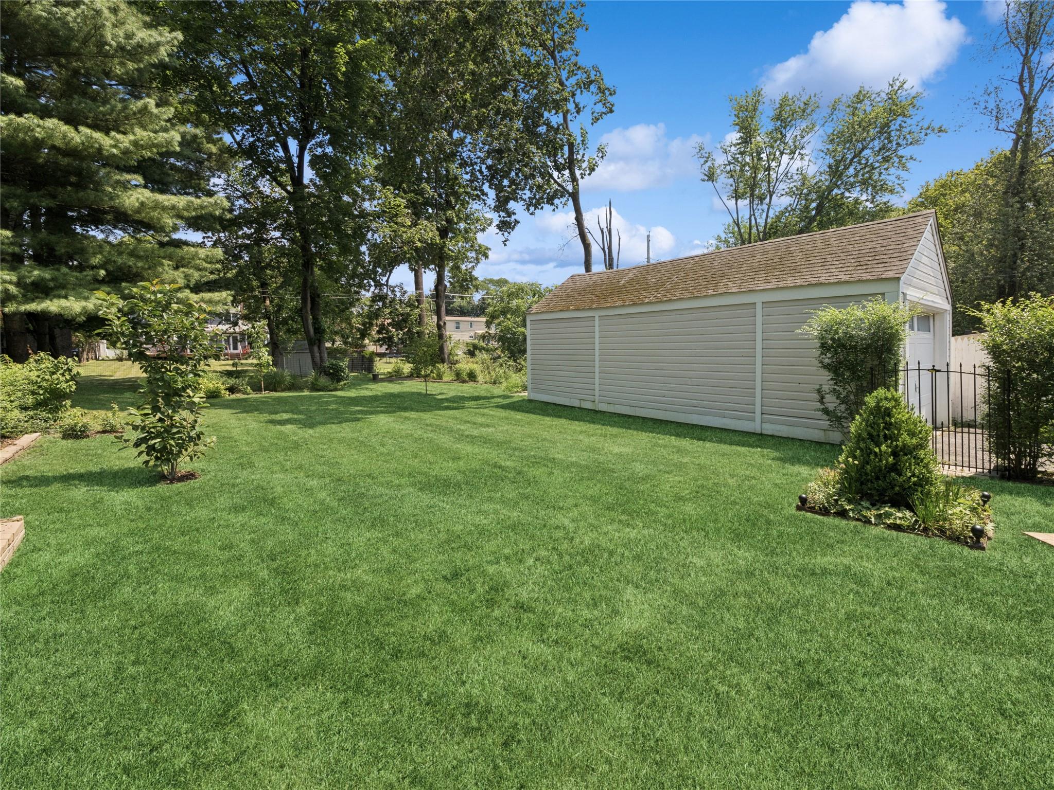 45 Oakwood Boulevard