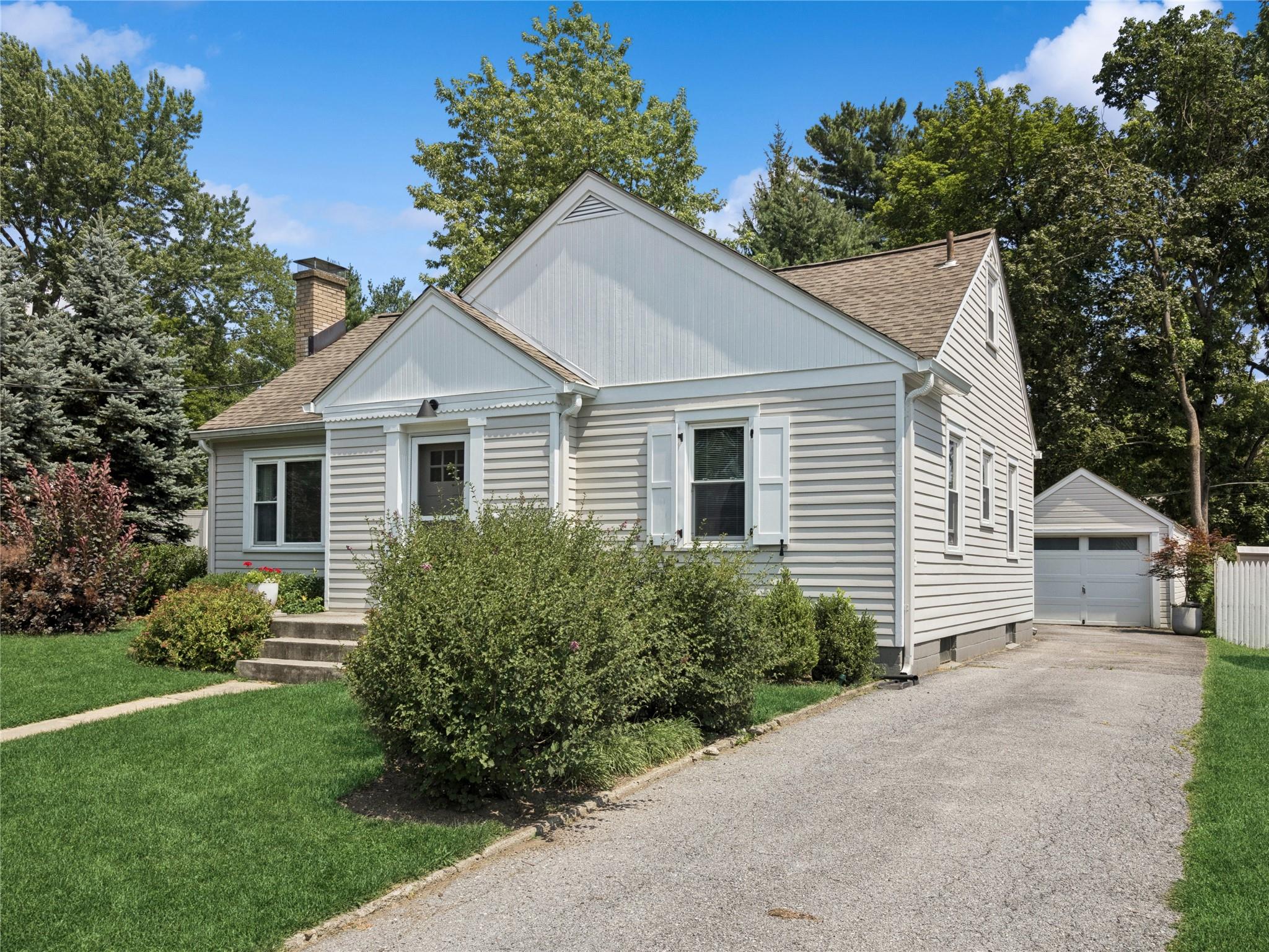 45 Oakwood Boulevard