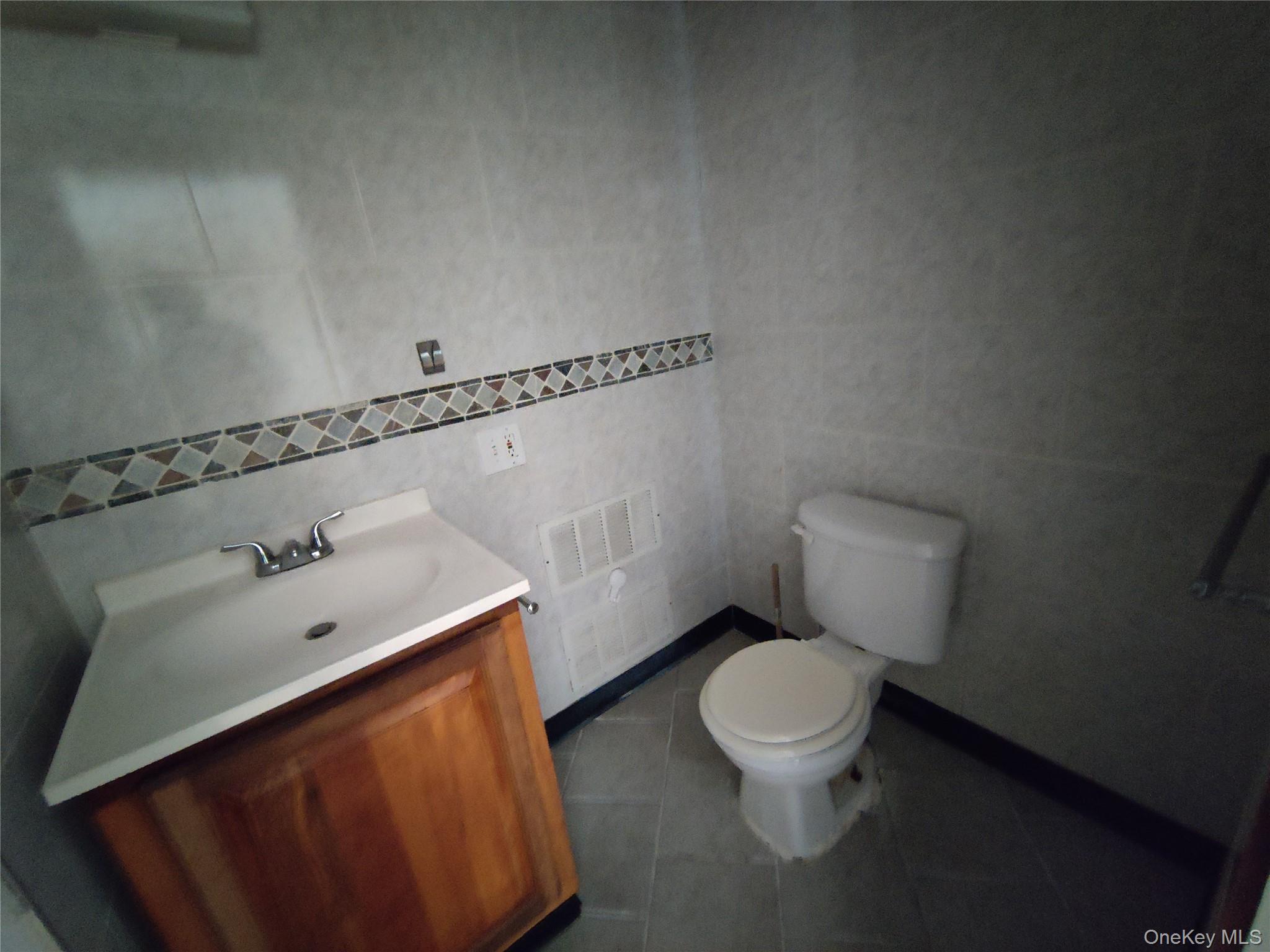 136 STRINGHAM Road Unit: 9C