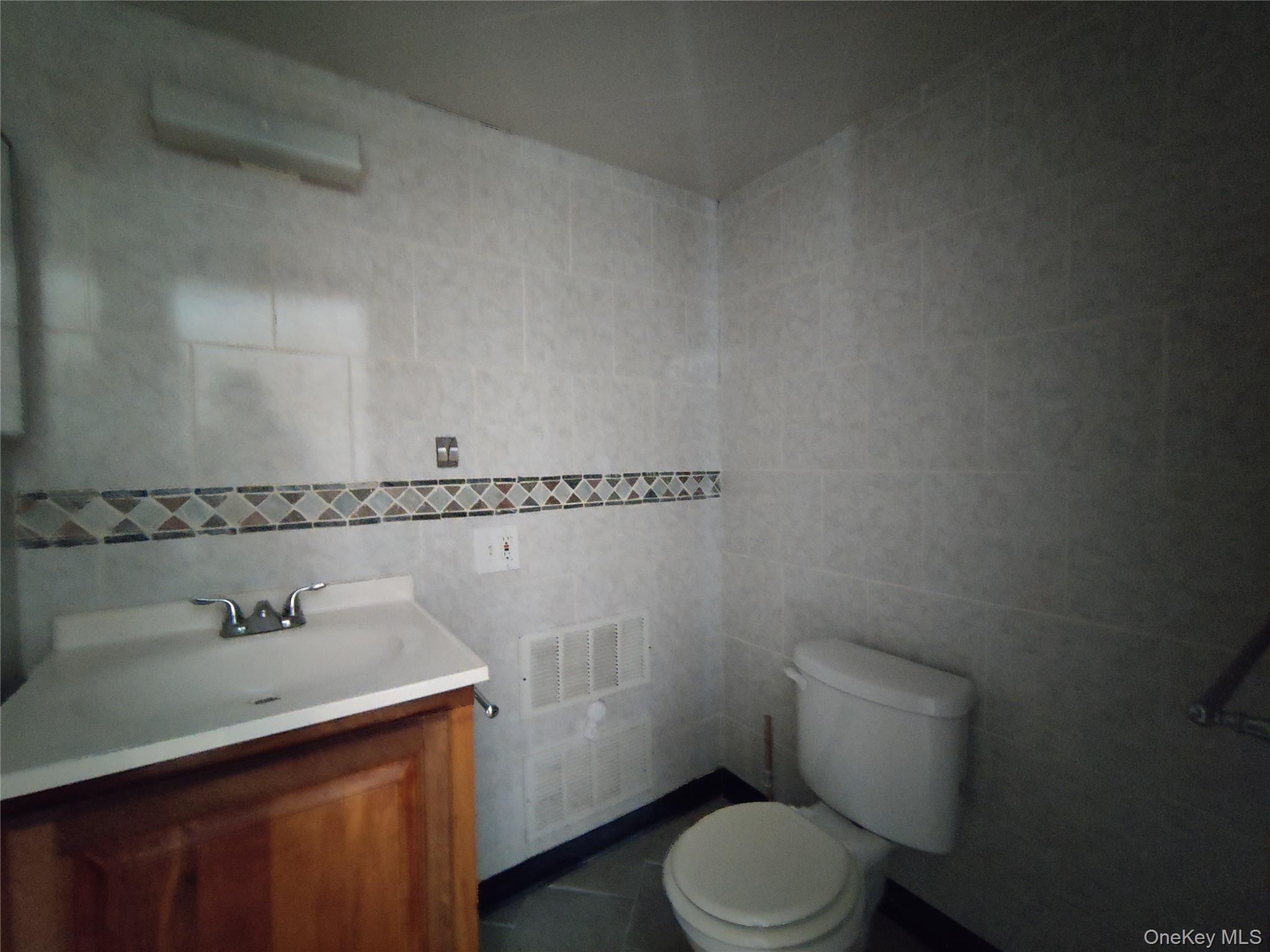 136 STRINGHAM Road Unit: 9C