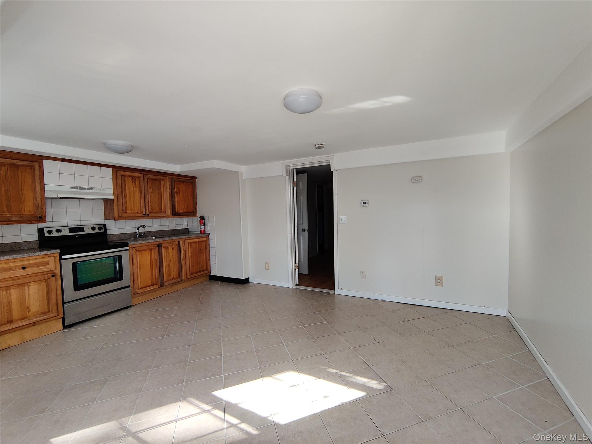 136 STRINGHAM Road Unit: 9C