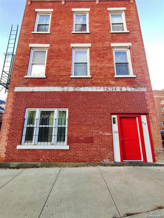 98 Montgomery Street Unit: 1