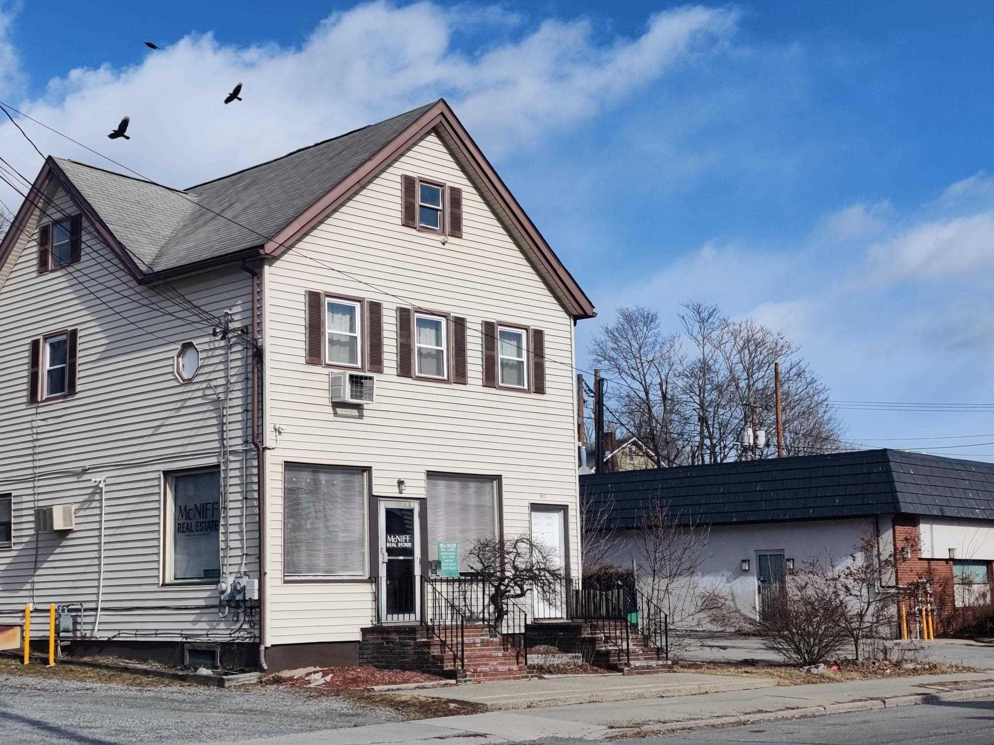 823 MAIN Street Unit: 1E