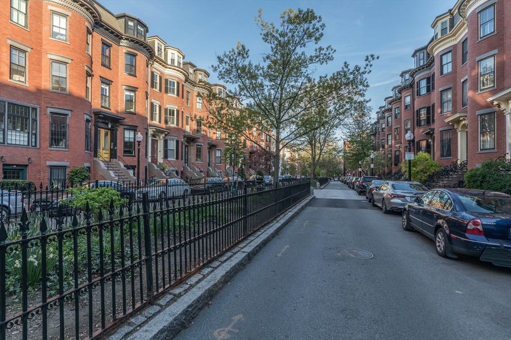 46 Rutland Sq # 2