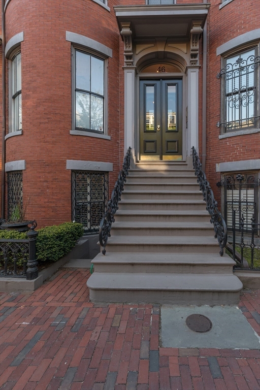 46 Rutland Sq # 2