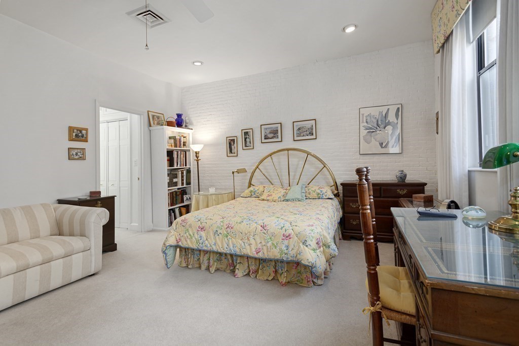 299 Beacon St