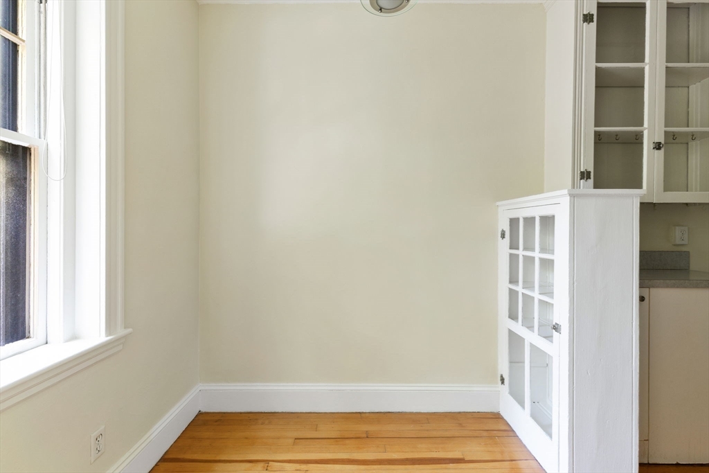 36 Linnaean Street # 4