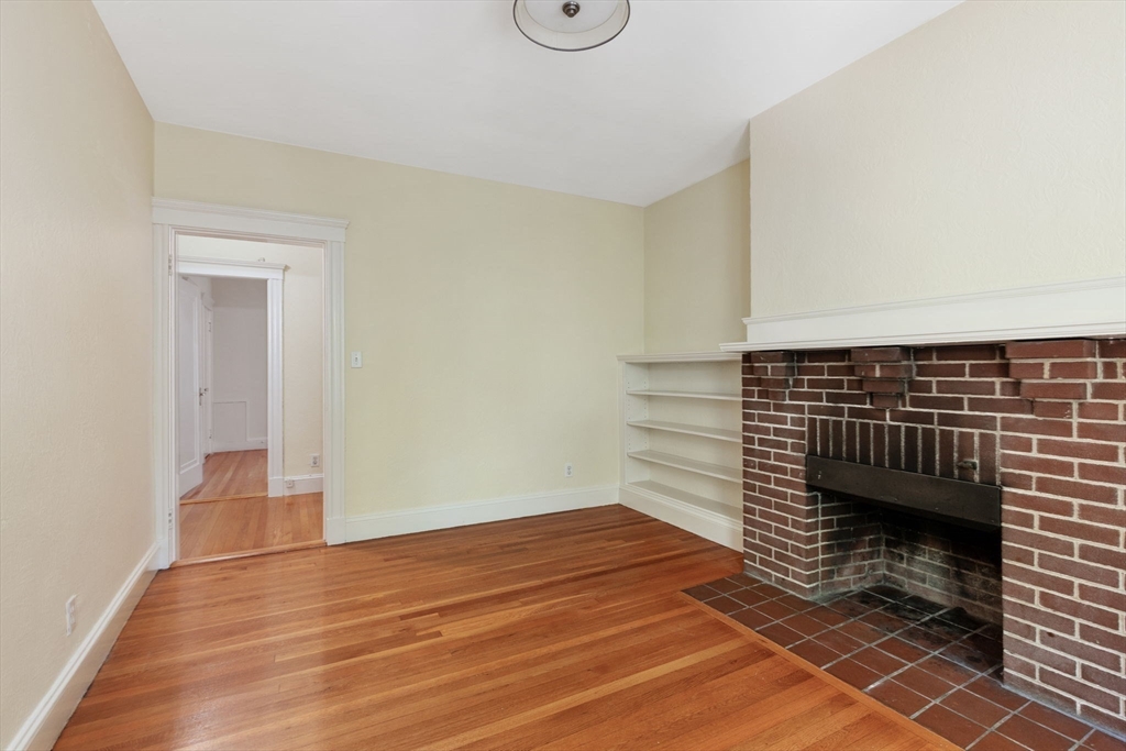 36 Linnaean Street # 4