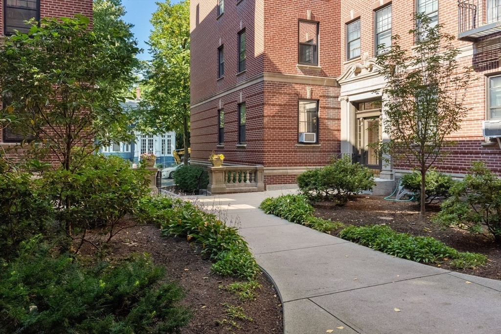36 Linnaean Street # 4