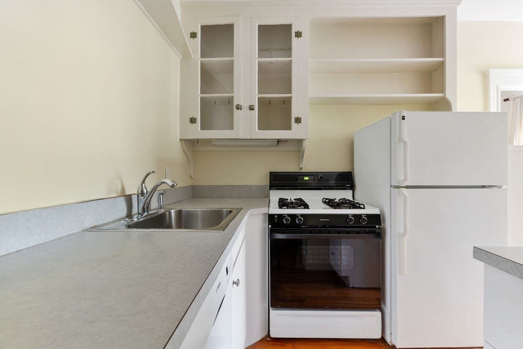 36 Linnaean Street # 4