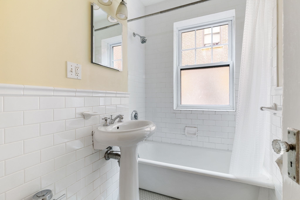 36 Linnaean Street # 4
