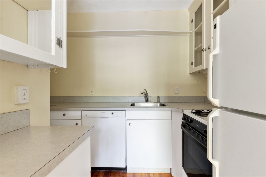 36 Linnaean Street # 4