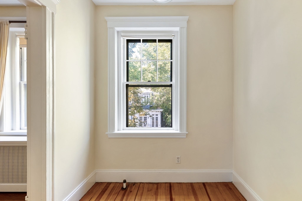 36 Linnaean Street # 4