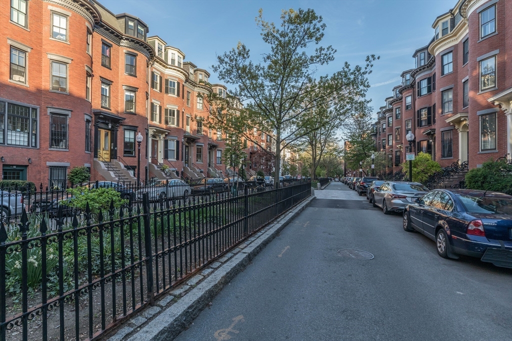 46 Rutland Sq # 2