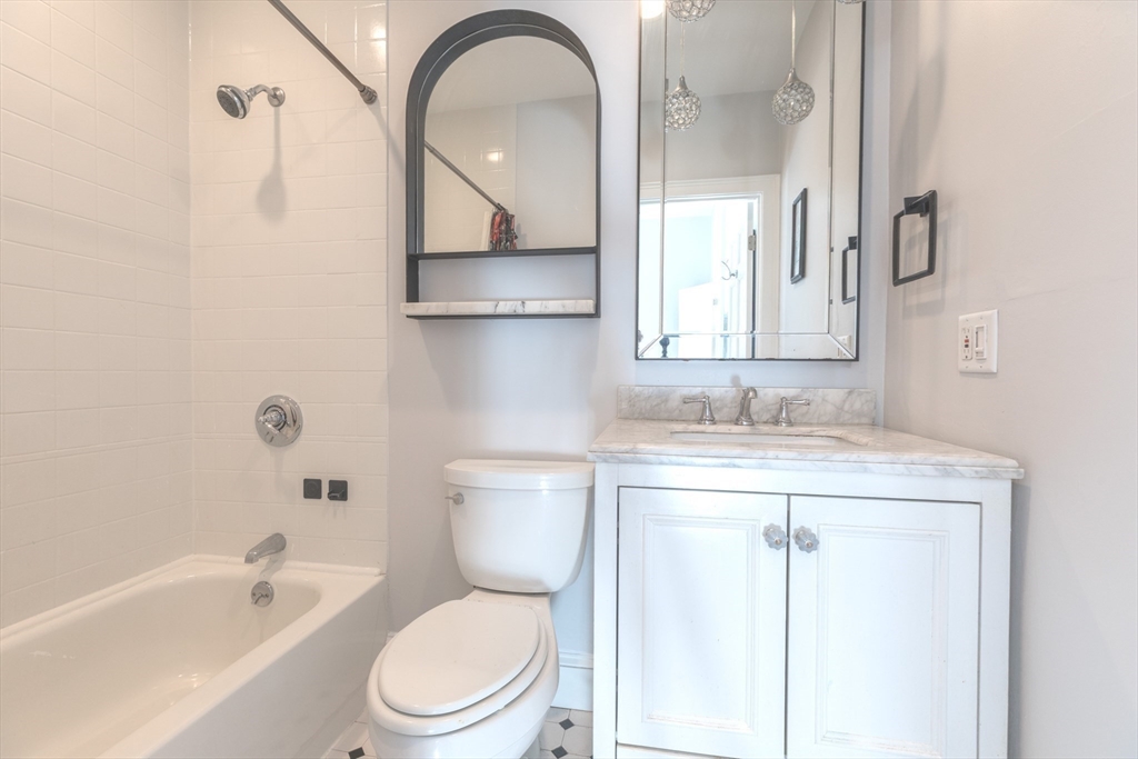 46 Rutland Sq # 2
