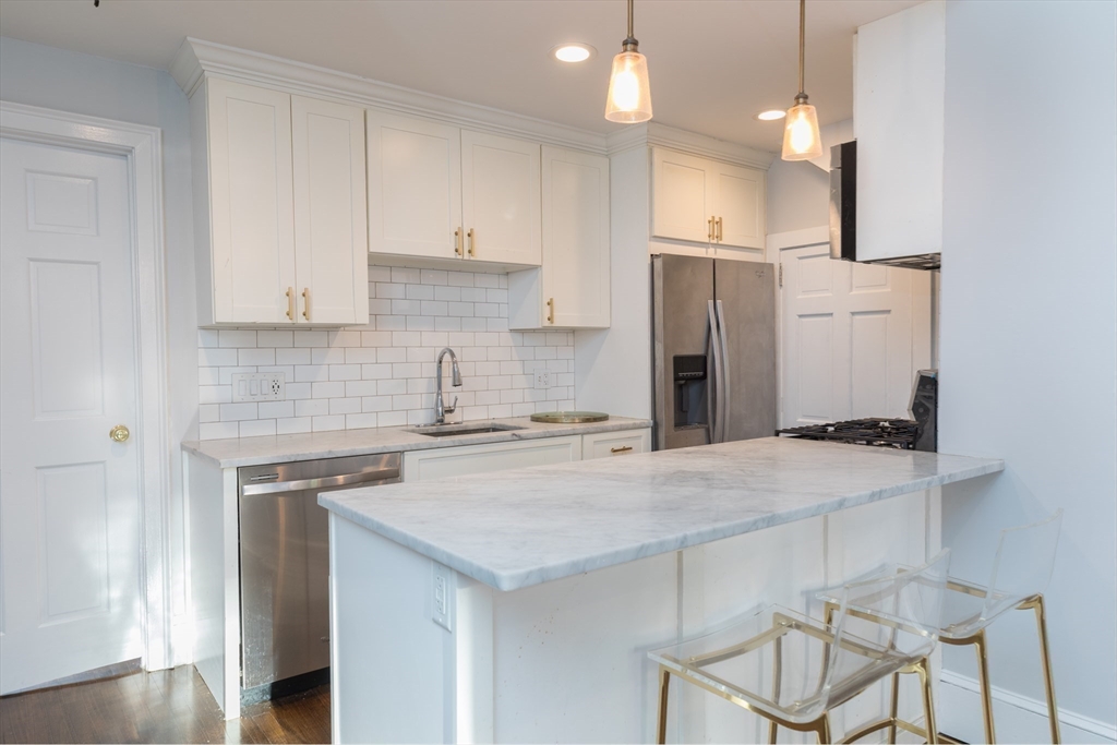 46 Rutland Sq # 2