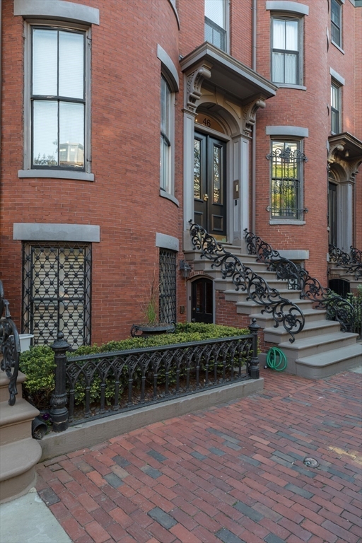46 Rutland Sq # 2