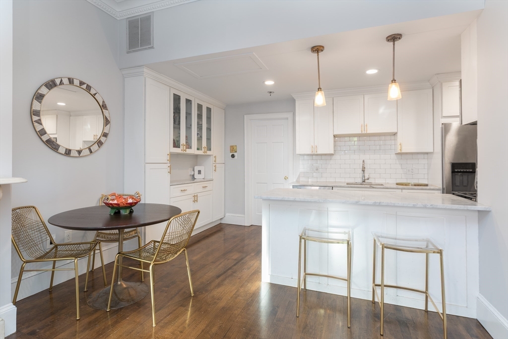 46 Rutland Sq # 2