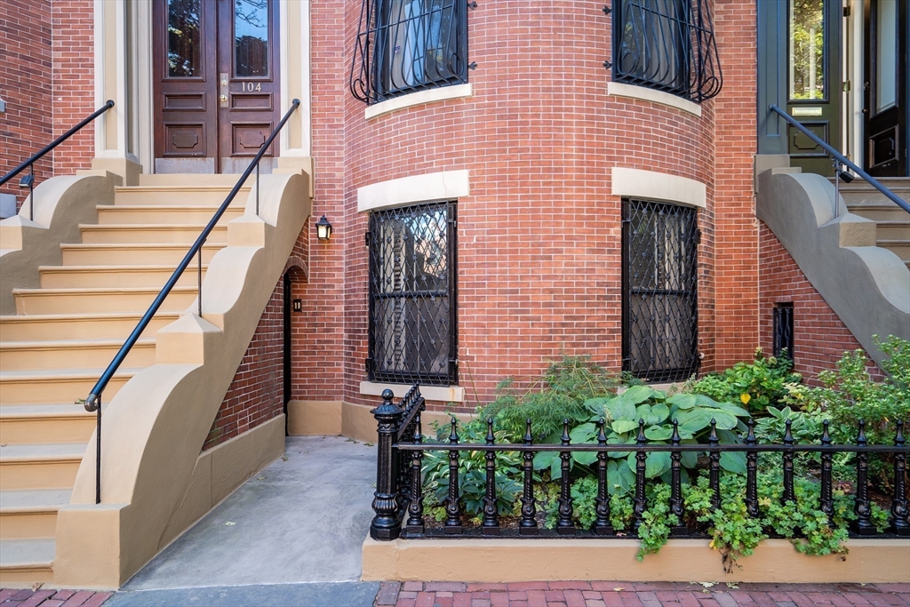 104 Pembroke St # 2