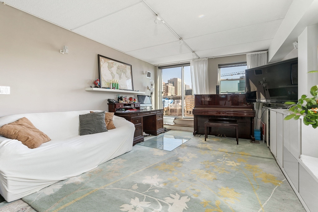 108 Peterborough St Unit: PHS