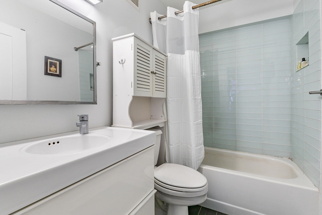 108 Peterborough St Unit: PHS