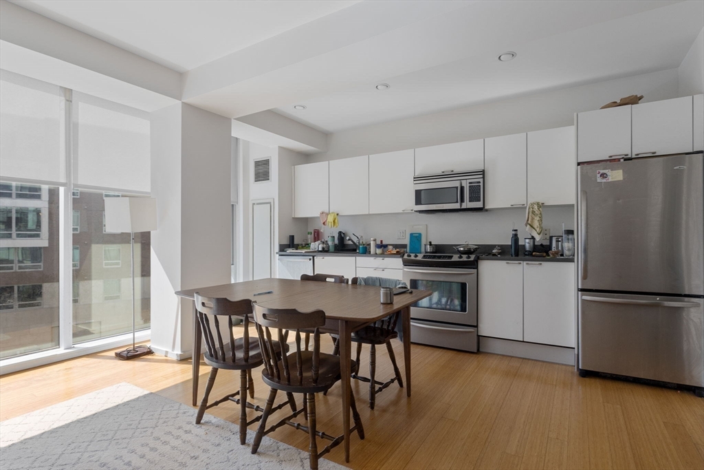 2 Earhart St # 420