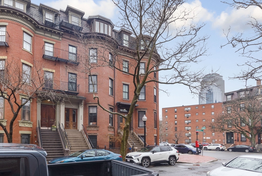 204 W Brookline St # 4