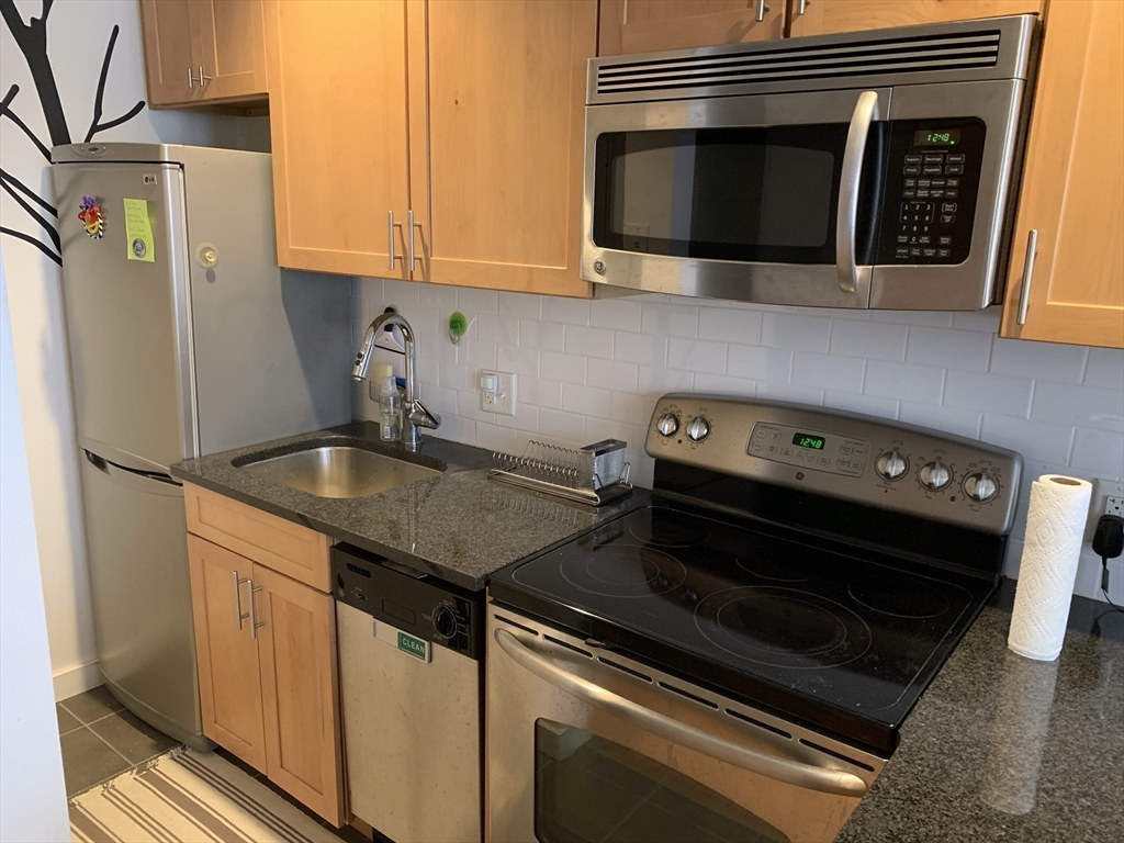 312 Columbus Ave # 5