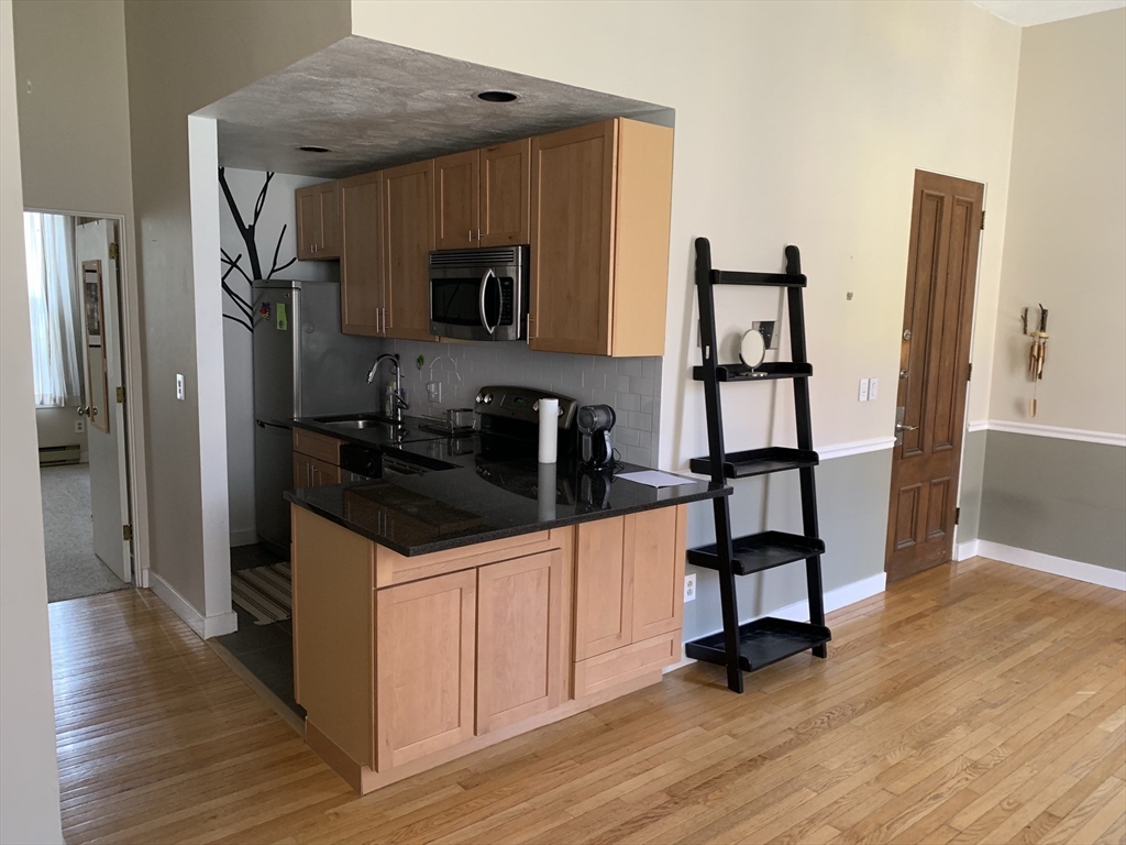 312 Columbus Ave # 5