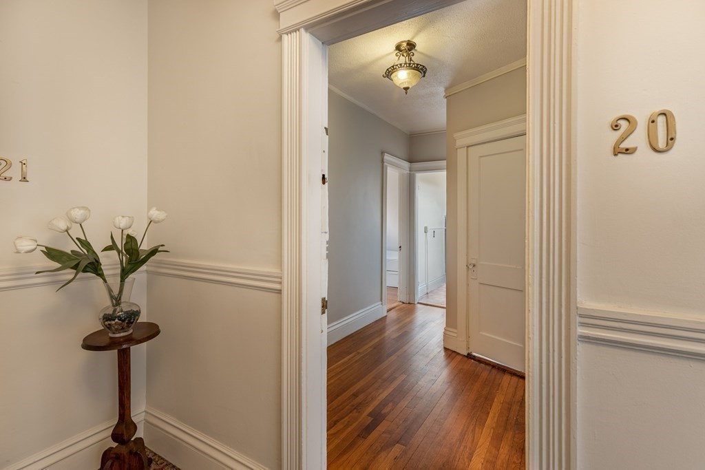 35 Queensberry Street # 20