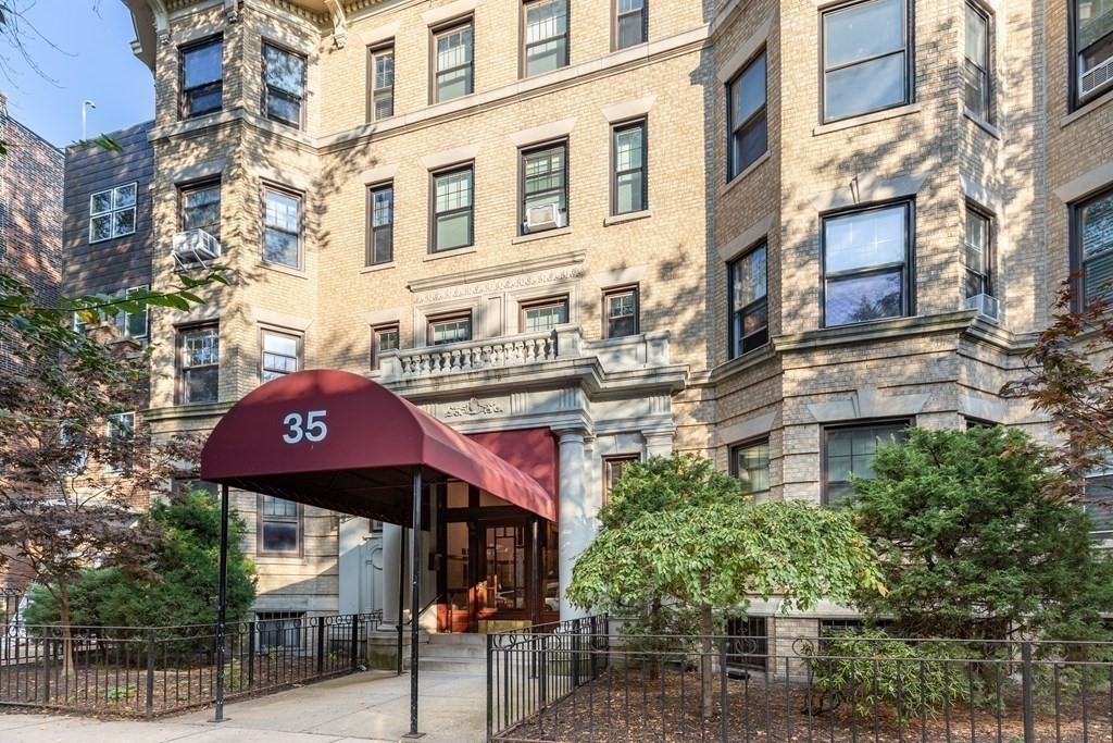35 Queensberry Street # 20