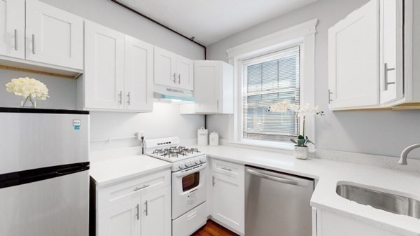 35 Queensberry Street # 20