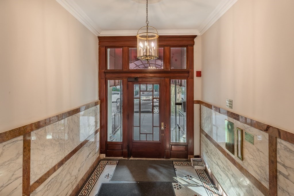 35 Queensberry Street # 20