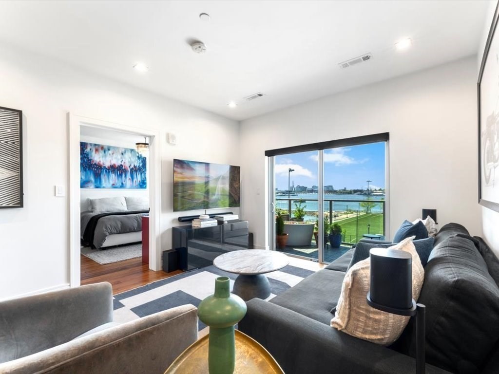 99 Sumner # 321