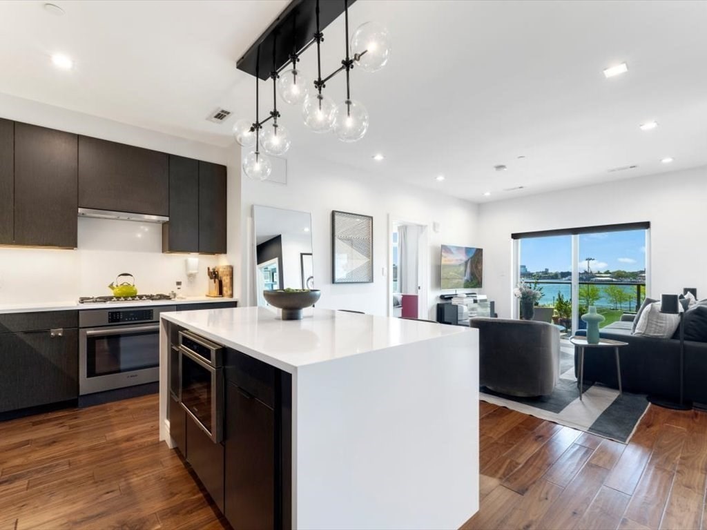99 Sumner # 321