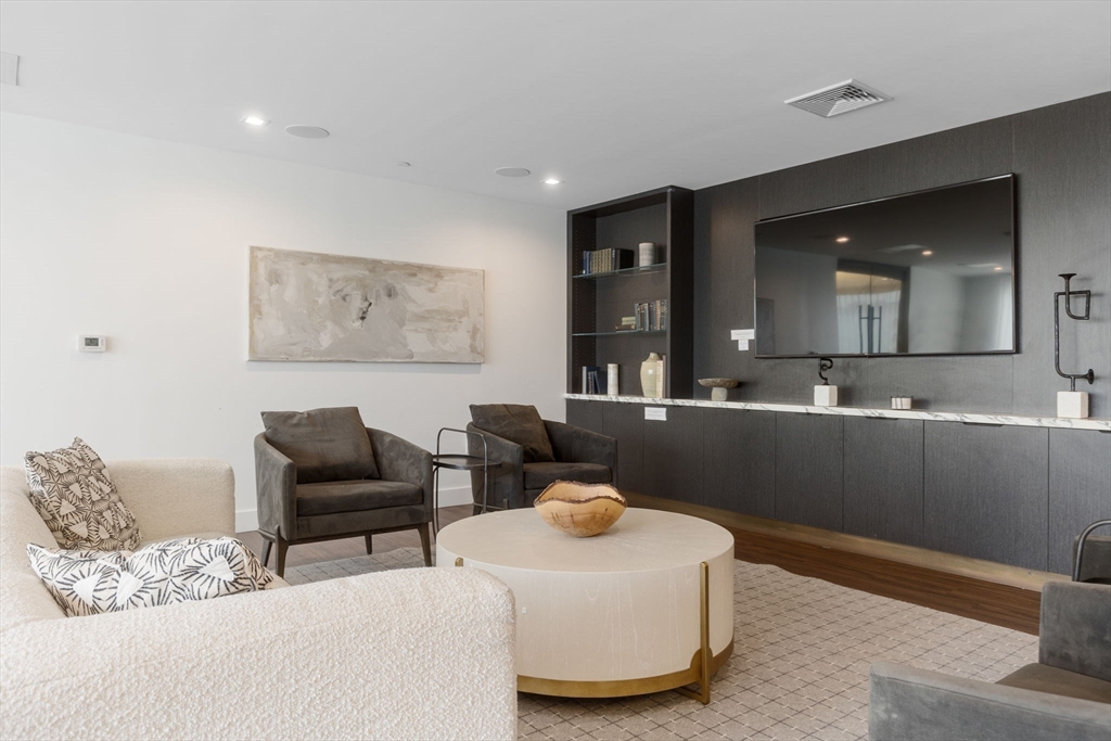 99 Sumner # 321