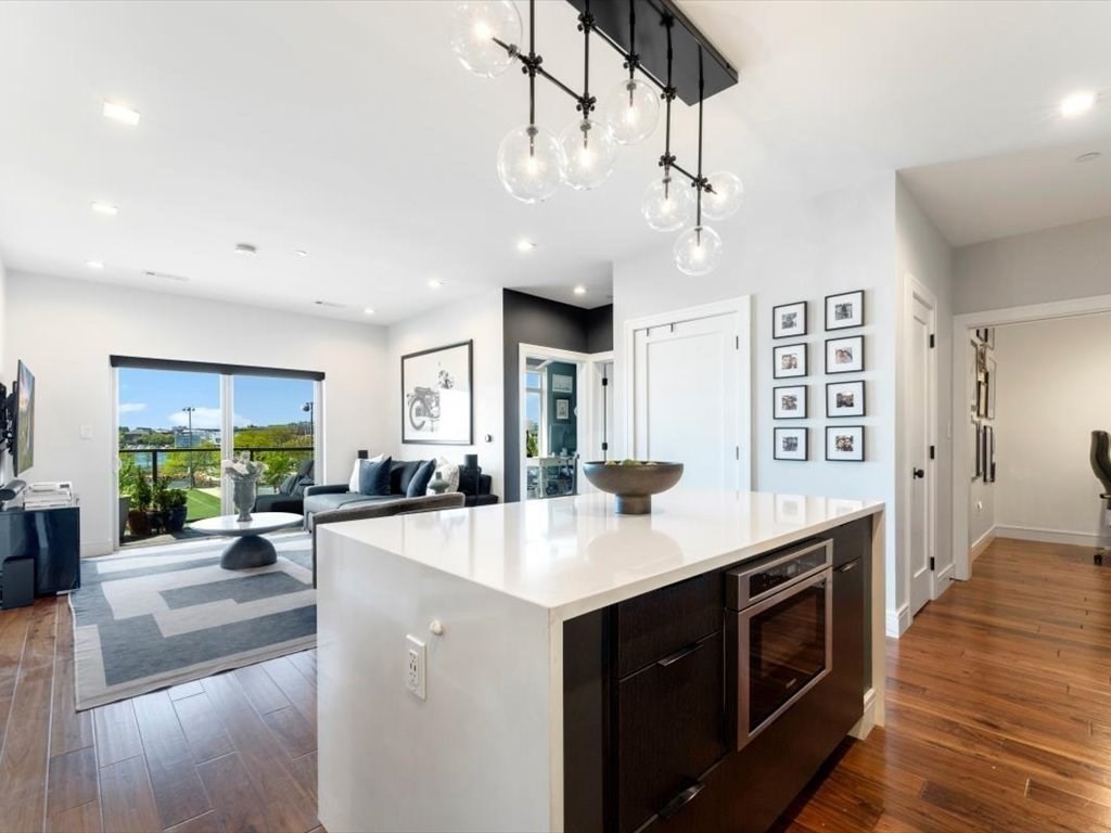 99 Sumner # 321