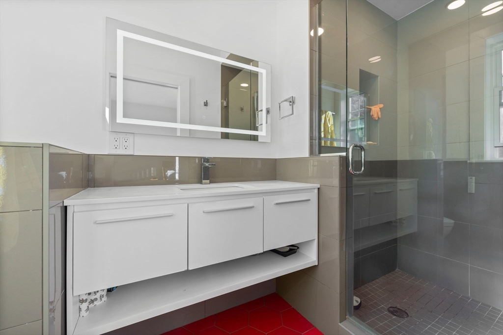 325 Tappan Street # 4