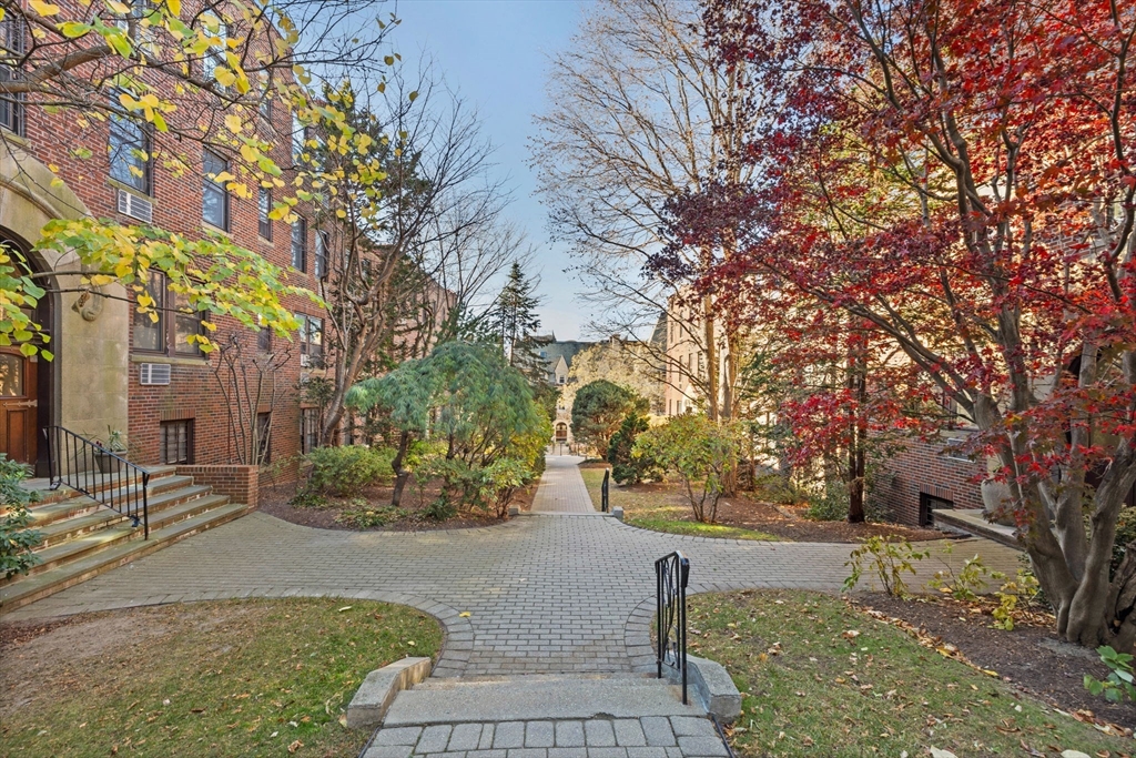 325 Tappan Street # 4