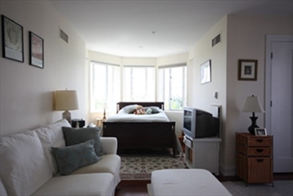 20 Chapel St # C1007