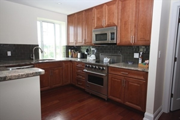 20 Chapel St # C1007